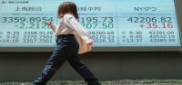 Los precios del petróleo fluctúan y las acciones estadounidenses se desploman mientras Wall Street espera la reacción de Irán a los ataques estadounidenses.