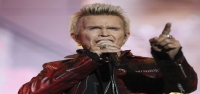 Billy Idol habla de su primer álbum en más de una década, sobrevivió a la adicción, el Salón de la Fama del Rock y más.