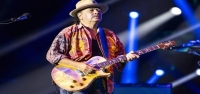 Carlos Santana pospone una segunda parada de su gira por Texas tras dar positivo por COVID-19