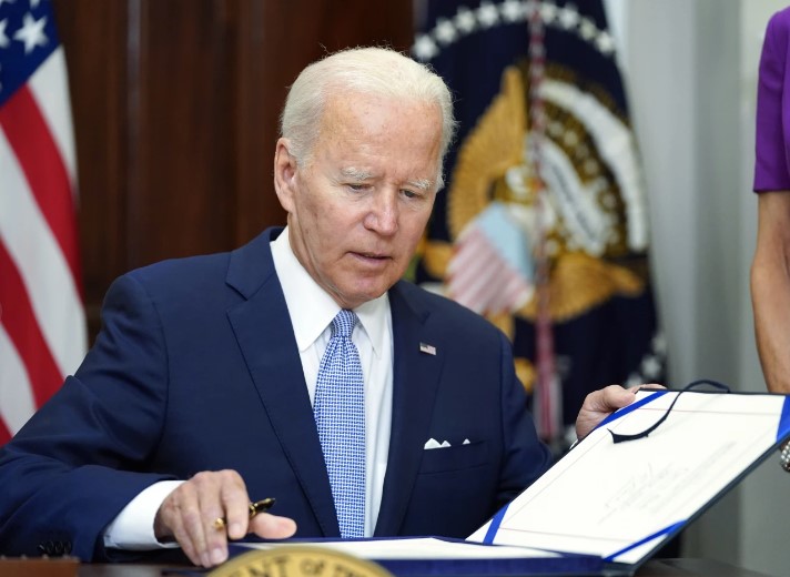 500 personas Biden